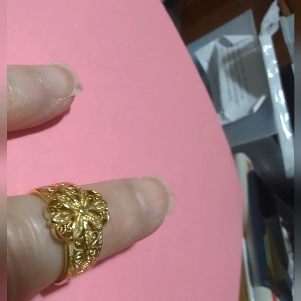 NWT Gold Ring Hollow Floral Pattern Size 7.5 Perfect for Everyday